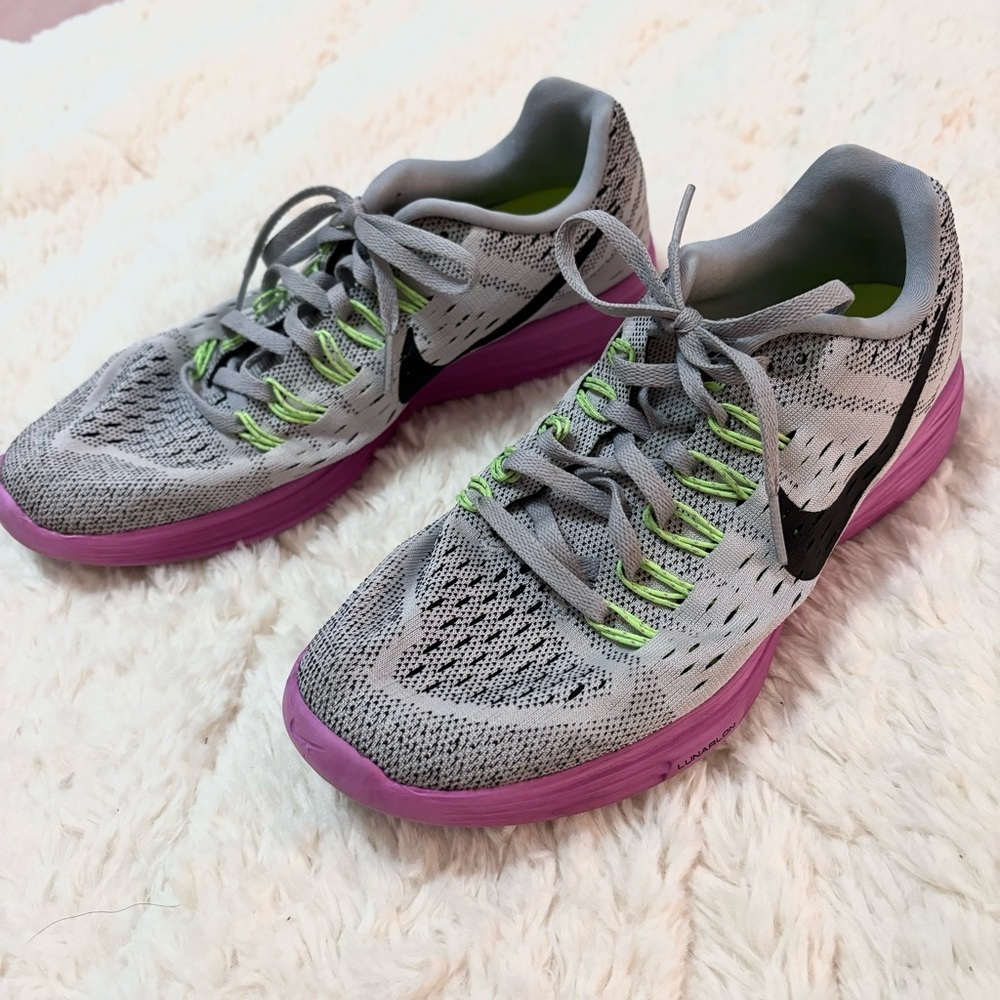 Nike | lunartempo wolf grey/black- fuschia flash
